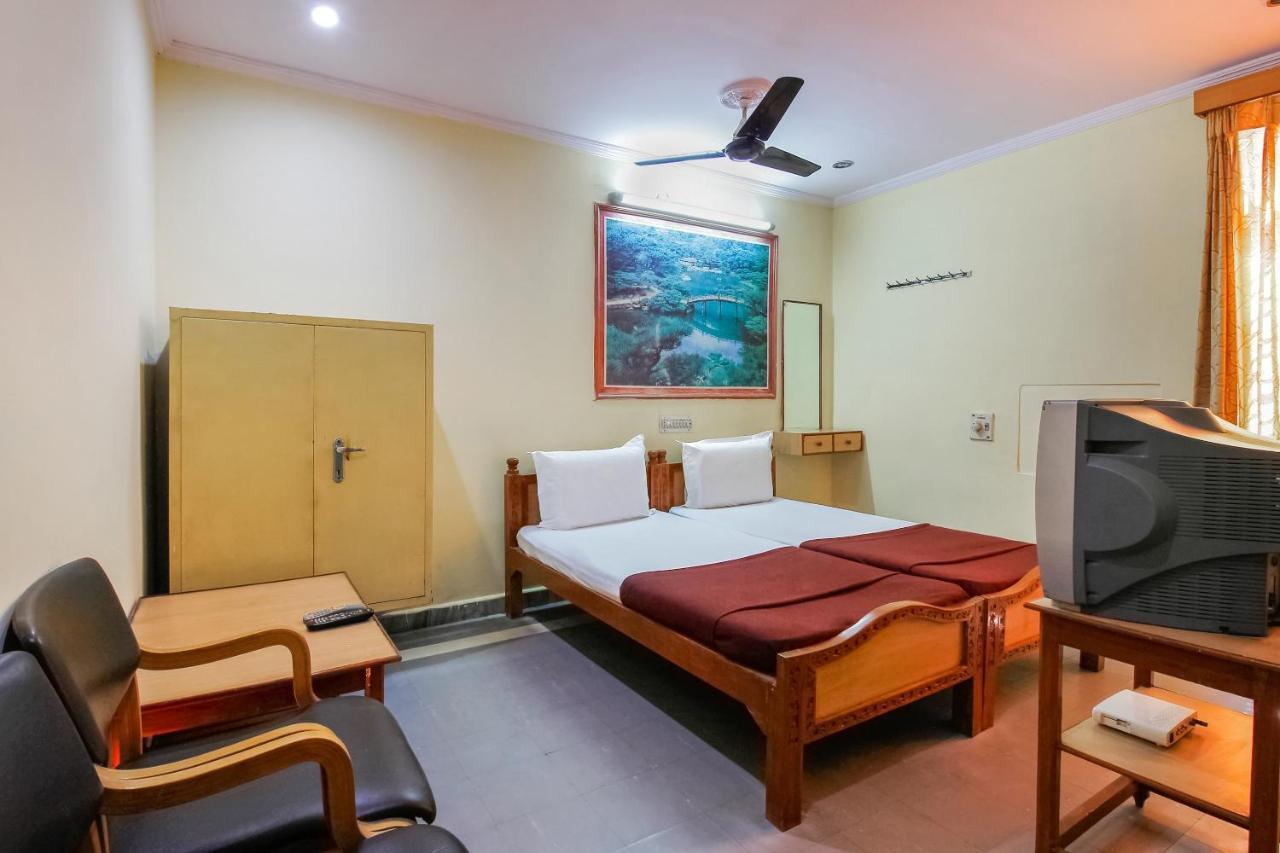 Spot On Classic Lodge Hyderabad Bagian luar foto